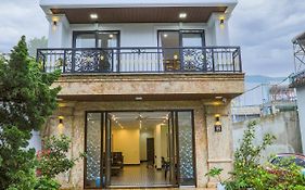 Tom Central Homestay